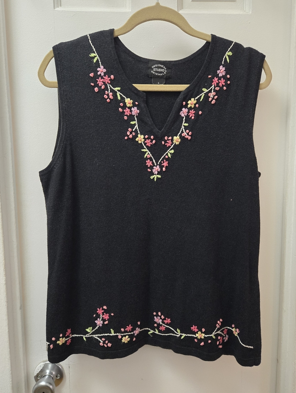 Designers Studio Originals Vintage Sleeveless Floral Embroidered Sweater Top L